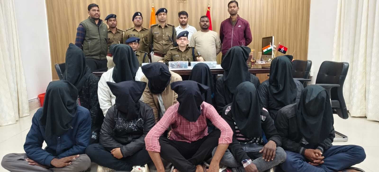 हथियार की डिलीवरी लेने आया 11 अपराधी गिरफ्तार, बड़ी वारदात को देने वाला था अंजाम