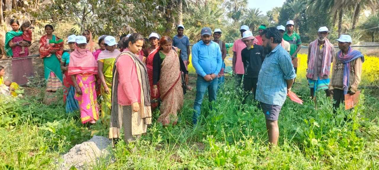 किसानों को दी गयी जैविक खेती की जानकारी