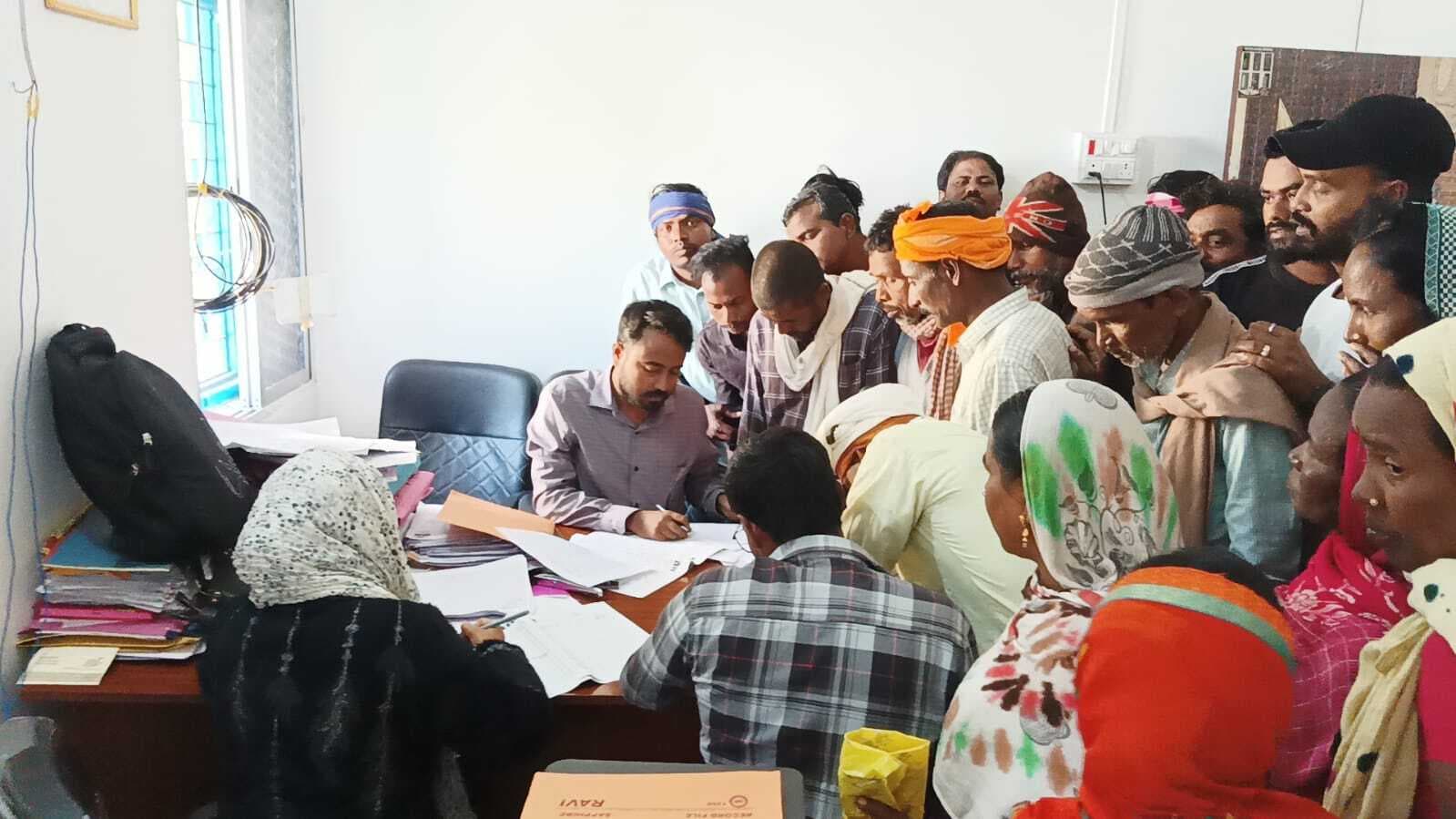 मानदेय भुगतान नहीं होने से नगर पंचायत की सफाई व्यवस्था तीन दिनों से है बंद