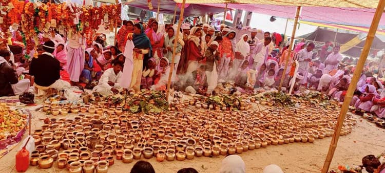 उत्तरवाहिनी गंगा में श्रद्धालुओं ने किया पवित्र स्नान, इष्ट की आराधना शुरू