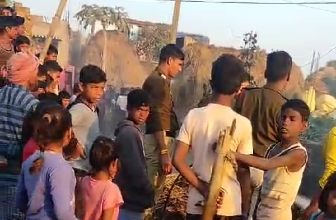 बेलसिरा में आग लगने से एक घर जलकर राख