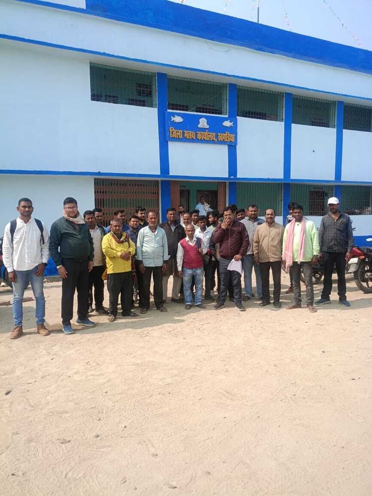 प्रशिक्षण के लिए मत्स्य पालक मुजफ्फरपुर रवाना