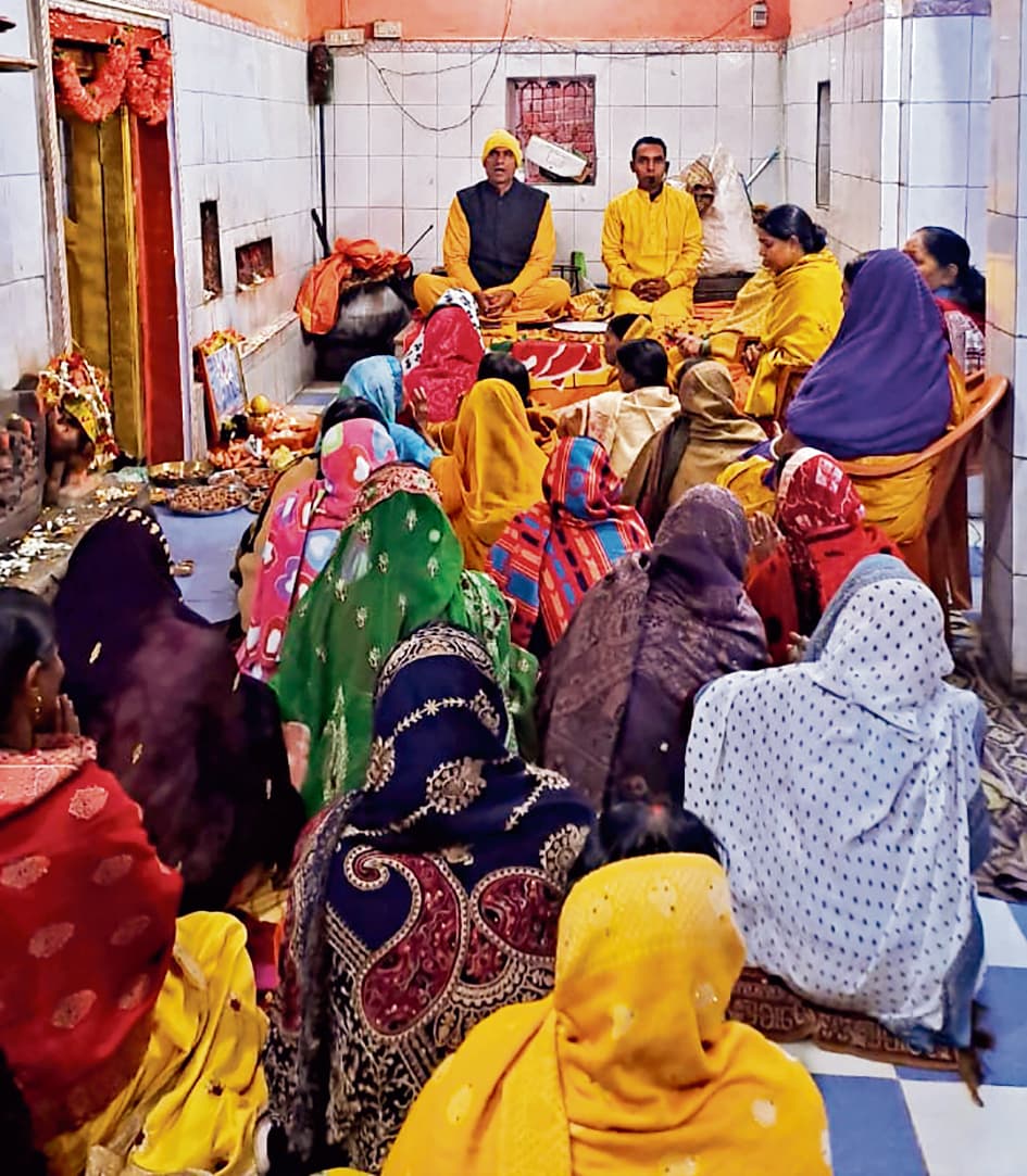 Gaya News : सकारात्मकता व शांति के लिए हुआ दीप यज्ञ