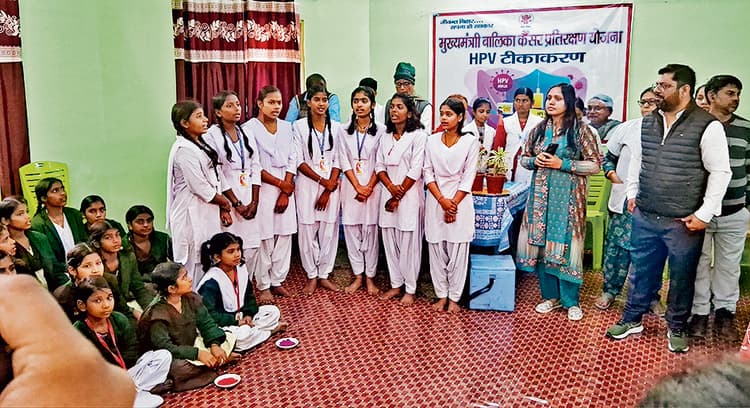 Gopalganj News : सर्वाइकल कैंसर से बचाव के लिए एचपीवी वैक्सीन जरूरी, लोगों को किया गया जागरूक