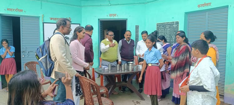 कटोरिया स्थित कस्तूरबा गांधी बालिका विद्यालय में एमडीए कार्यक्रम का शुभारंभ