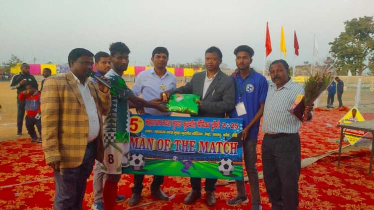 Football : मुंडा ब्रदर्स और आतिश क्लब सेमीफाइनल में