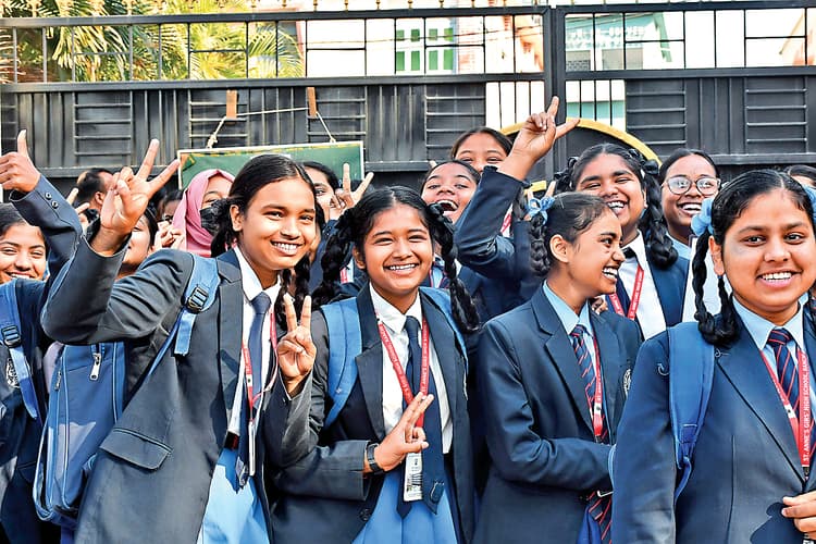 Ranchi News : मैट्रिक-इंटर की परीक्षा शुरू, परीक्षार्थी बोले : आसान थे सवाल