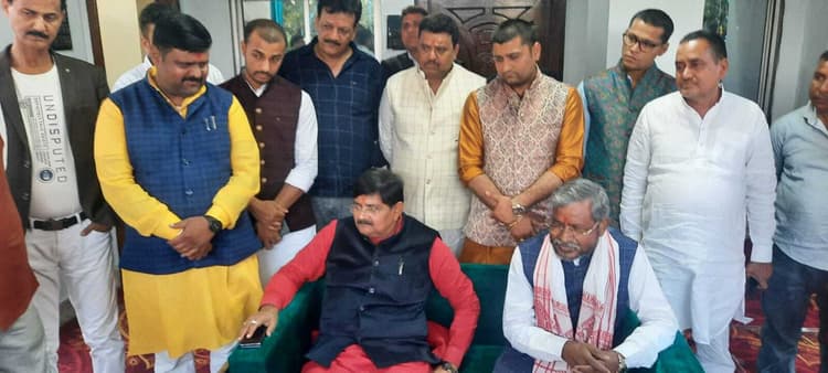 Dhanbad News: दिल्ली की जीत देश को नया रास्ता दिखायेगी : बाबूलाल