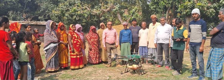 कोहवारा व रामनगर में फसल पर ड्रोन से छिड़काव