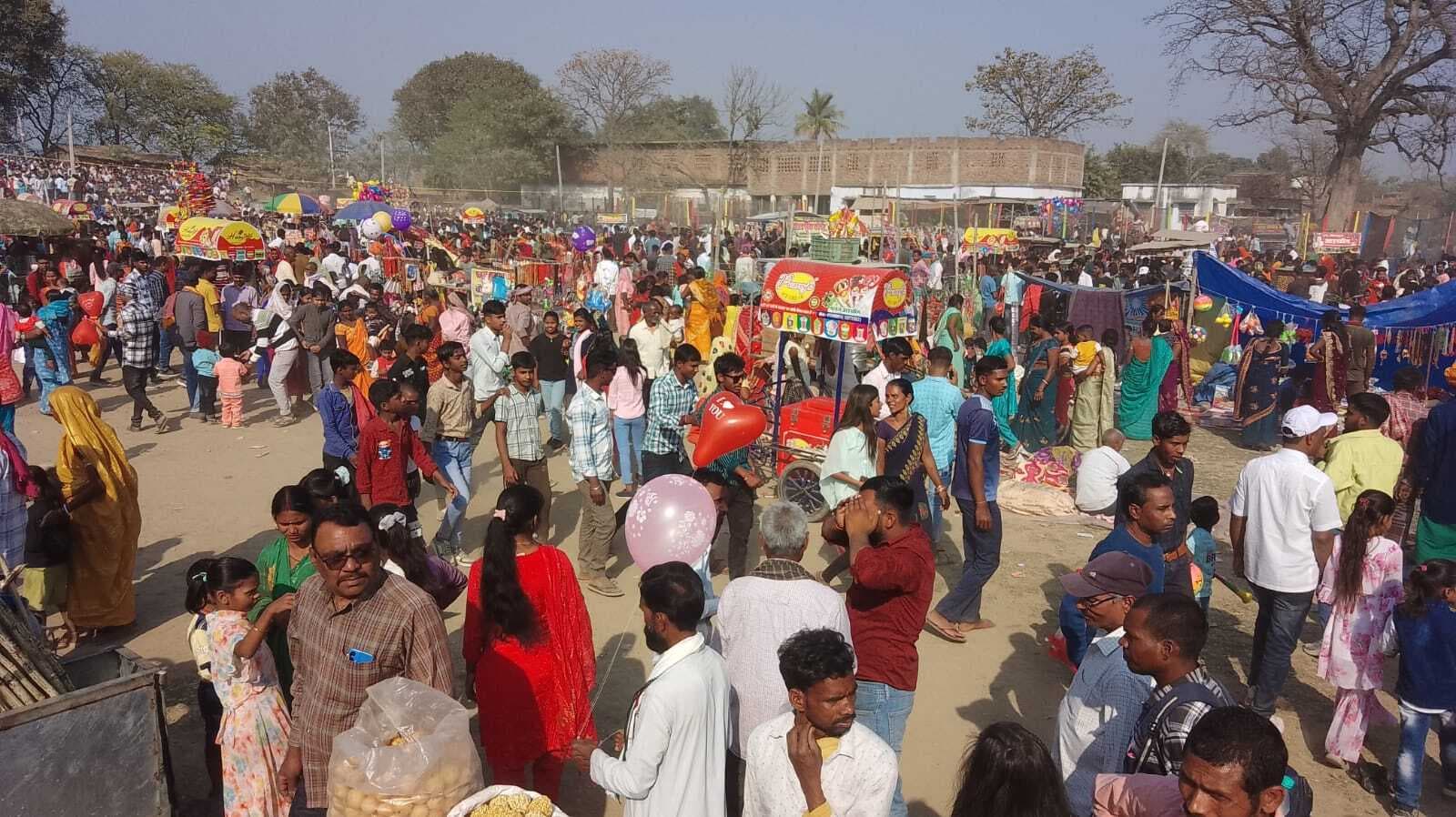 मेले में पहलवानों ने कुश्ती में आजमाया दांव