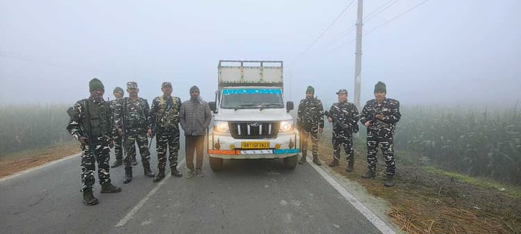70 बोरा यूरिया के साथ चालक गिरफ्तार