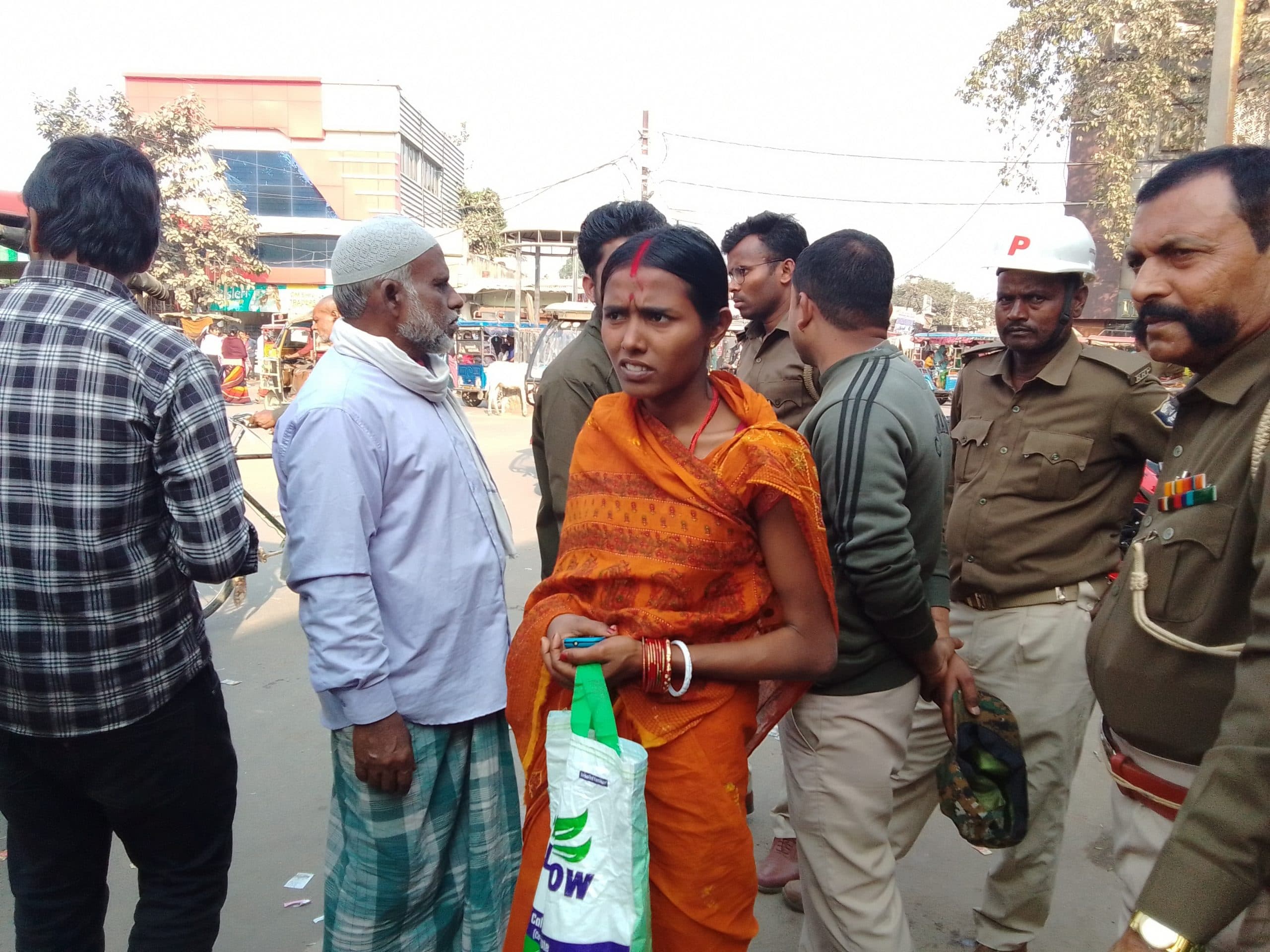 टोटो चालक ने यात्री से छीने चार हजार