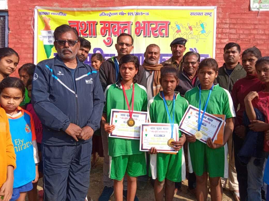 नशा मुक्ति जागरूकता अभियान की ओर से ग्रुप बी के बालिकाओं का कराया गया दौड़ प्रतियोगिता