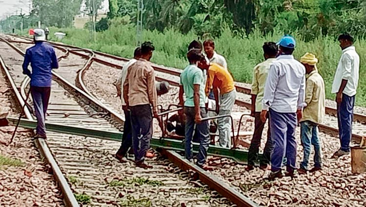 Gaya News : नन इंटरलॉकिंग : नियंत्रित कर चलायी गयी पुरी-नयी दिल्ली एक्सप्रेस ट्रेन