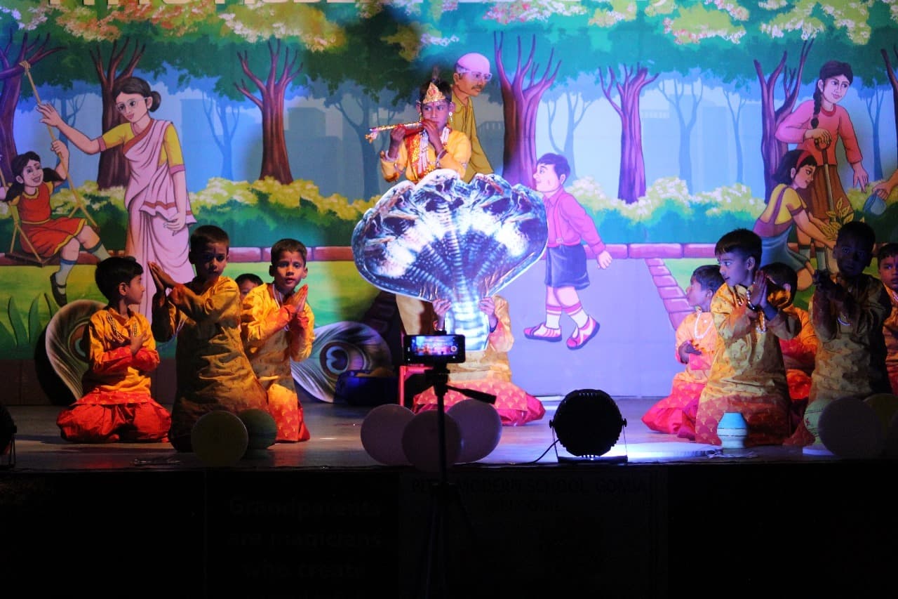 Bokaro News: पिट्स मॉडर्न स्कूल में बच्चों ने मनाया दादा-दादी दिवस