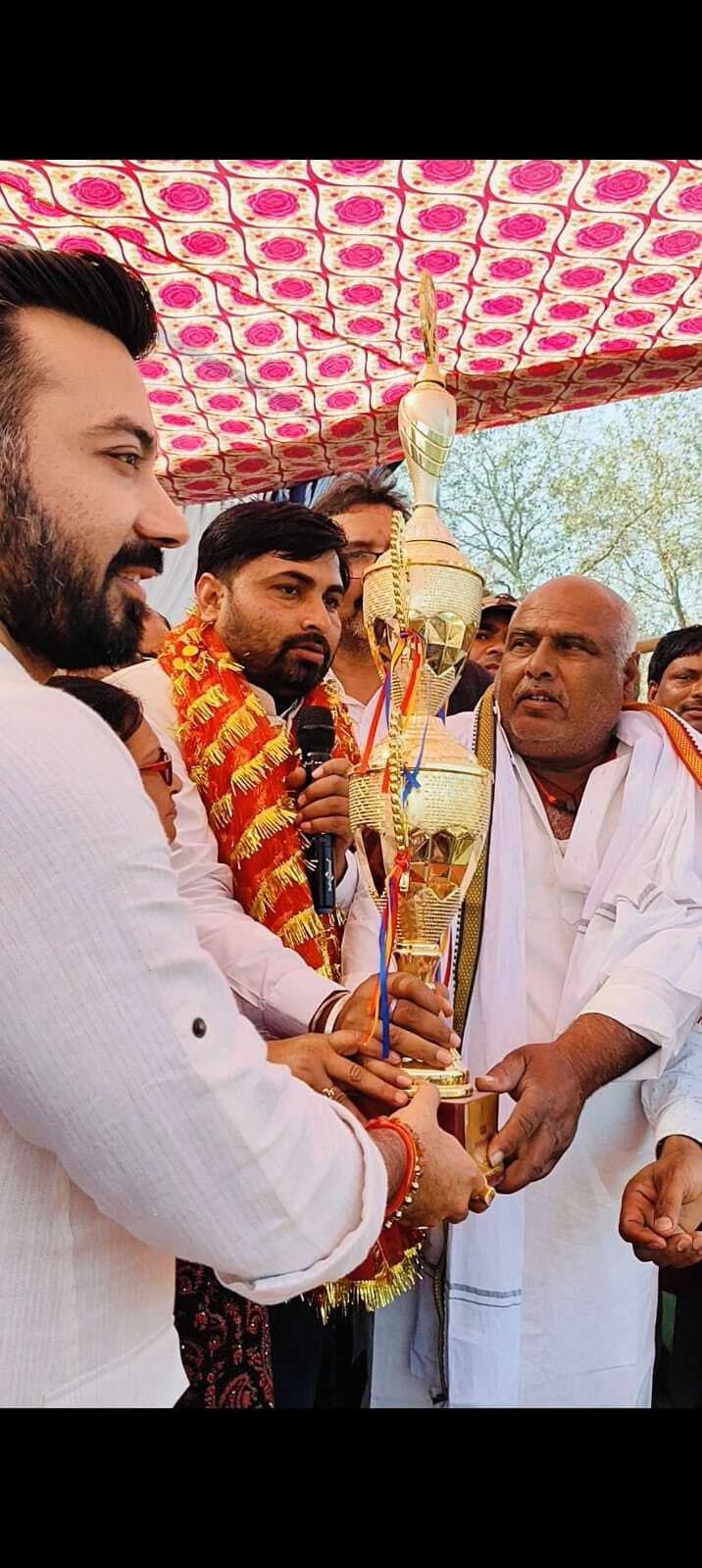 घुडदौड़ प्रतियोगिता में मुरादपुर के मुन्ना ने प्राप्त किया प्रथम स्थान