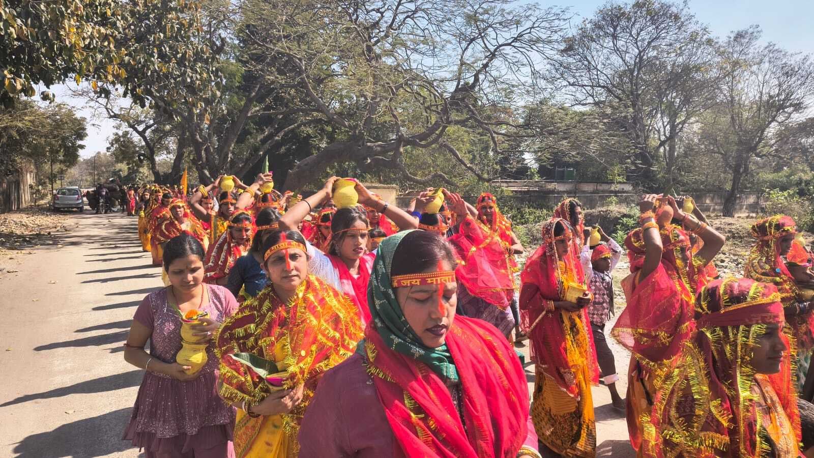 Giridih News :वार्षिक पूजा पर निकाली गयी कलश यात्रा