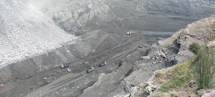 Bokaro News: आउटसोर्स के दौर में बदहाल हुई बेरमो की कई नामी-गिरामी पुरानी ट्रांसपोर्टिंग कंपनियां