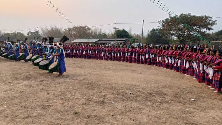 East Singhbhum : मेला में पारंपरिक पाता नाच देखने उमड़े लोग