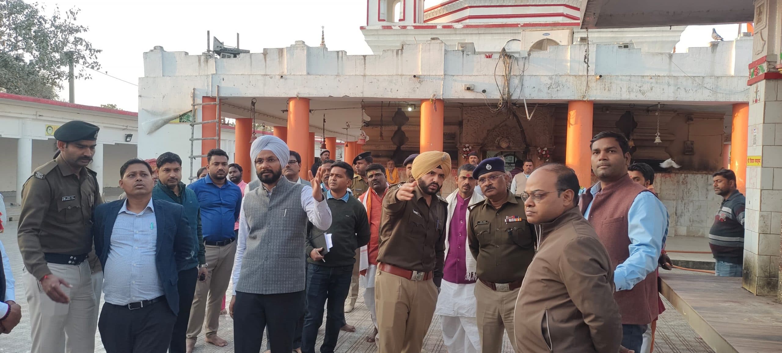 महाशिवरात्रि को लेकर डीएम व एसपी ने मंदिर परिसर का किया निरीक्षण