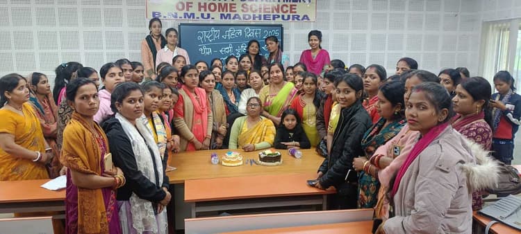 आज की महिलाएं हर क्षेत्र में बढ़-चढ़कर ले रही है हिस्सेदारी