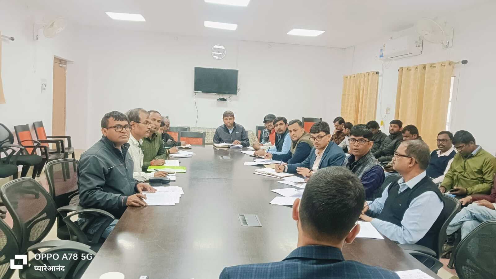 बचे दो दिन में लक्ष्य का शतप्रतिशत क्रय करें धान : डीएम