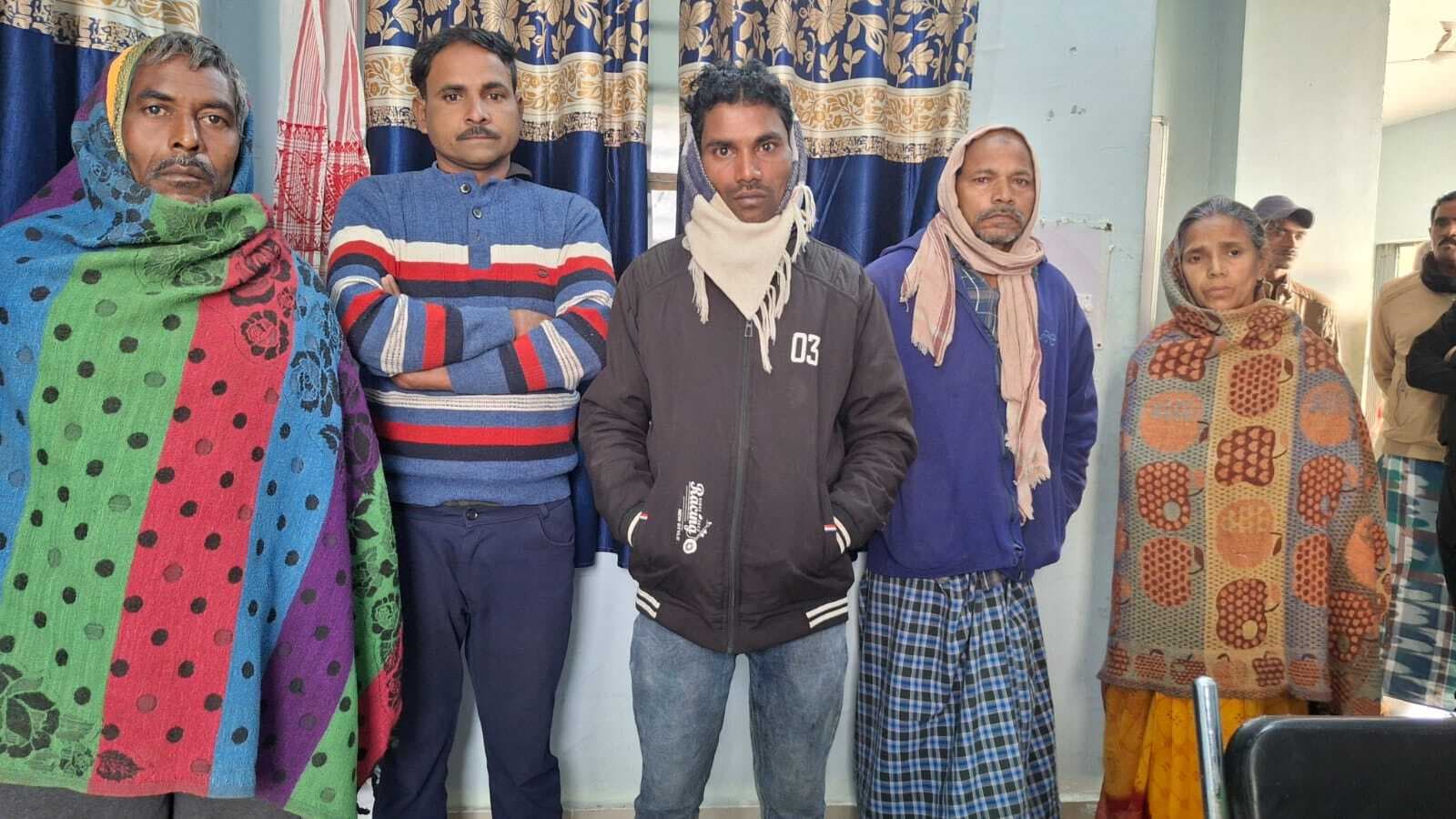 चार वारंटी व एक शराबी गिरफ्तार