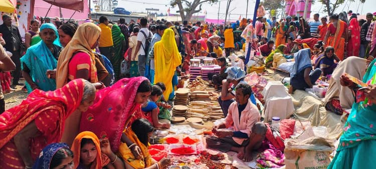 सीताकुंड माघी मेला के दूसरे दिन भी आस्था का लगा रहा सैलाव