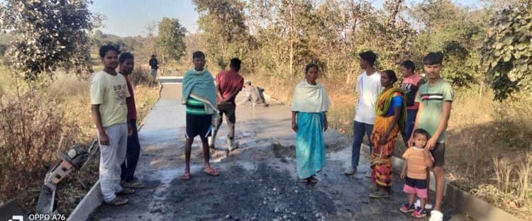 पीसीसी सड़क के निर्माण में अनियमितता, विरोध