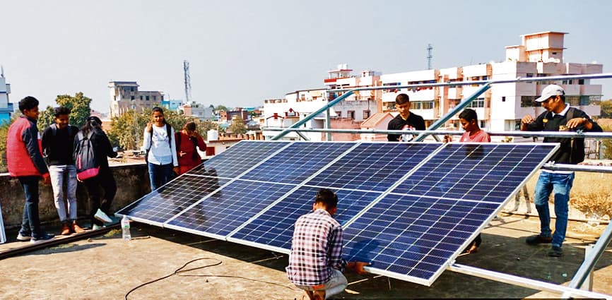 Gaya News : गया कॉलेज में स्टूडेंट्स ने सोलर प्लांट इंस्टॉलेशन व मेंटनेंस सीखा