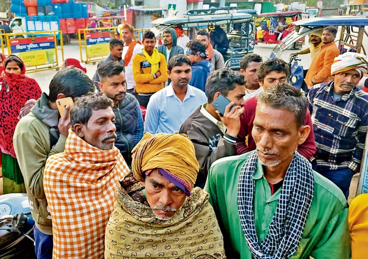 Buxar News: सड़कों से नहीं उठा कूड़ा, फैली गंदगी