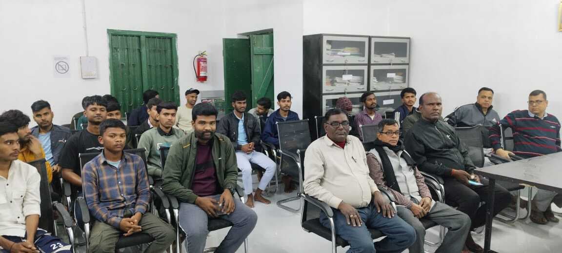 खुशियों की फुहार और ज्ञान का संसार है रेडियो : प्रो गौरी शंकर