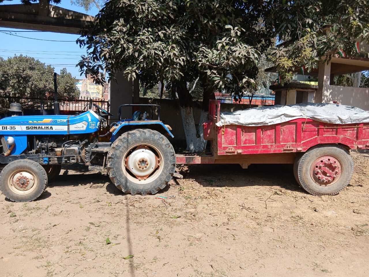 अवैध बालू लदा ट्रैक्टर जब्त