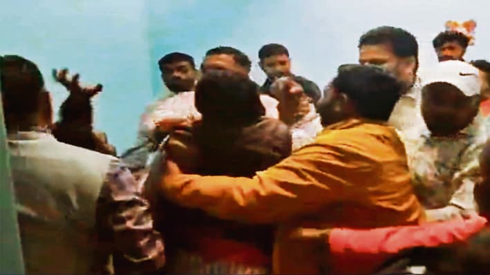 सदर अस्पताल में जल्दी एक्स-रे करने के विवाद में स्वास्थ्यकर्मियों के बीच मारपीट