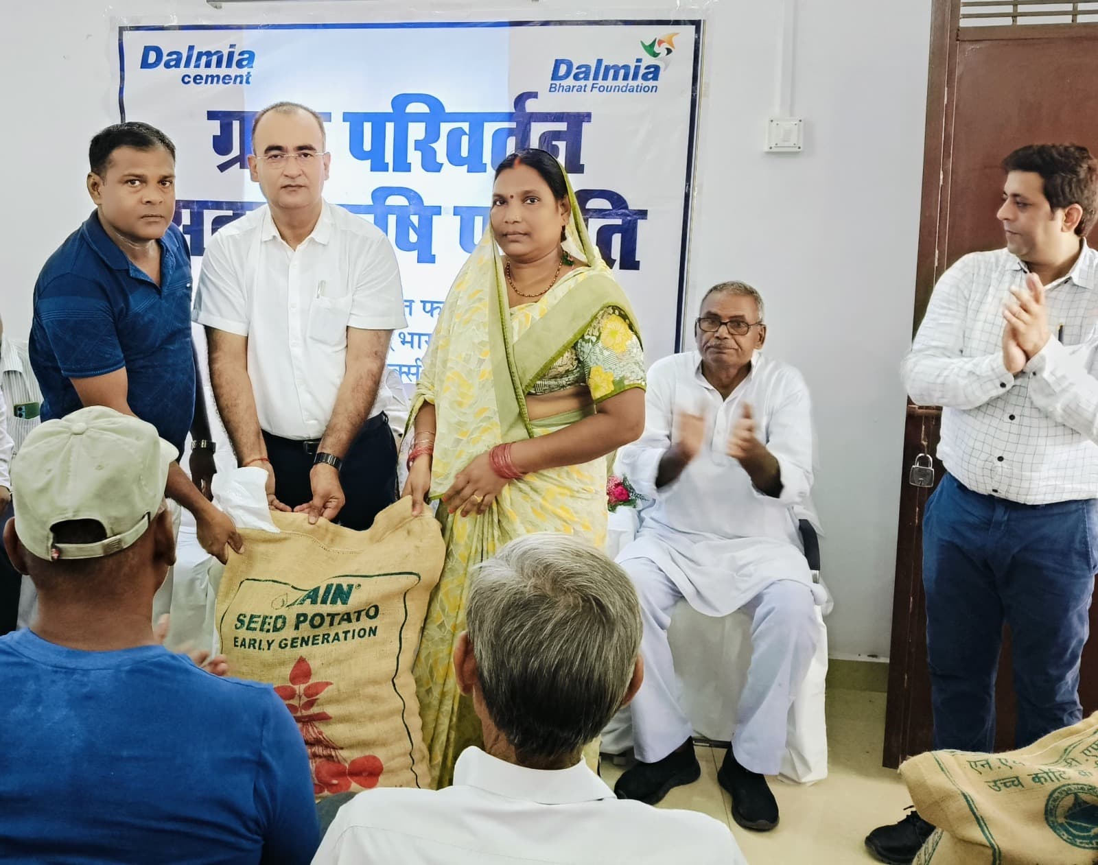 ग्राम परिवर्तन परियोजना से कल्याणपुर के किसान उत्साहित