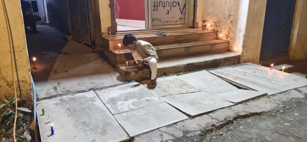 शब ए बारात पर्व पर कब्रिस्तान में पढ़ी फातेहा, इबादत कर मांगी दुआ