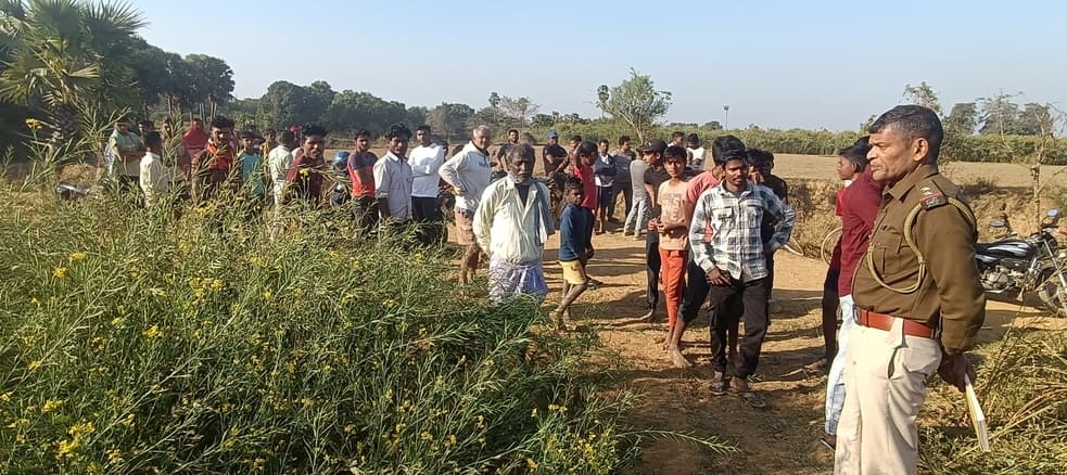 सरसों के खेत में मिला महिला का शव, जांच में जुटी पुलिस