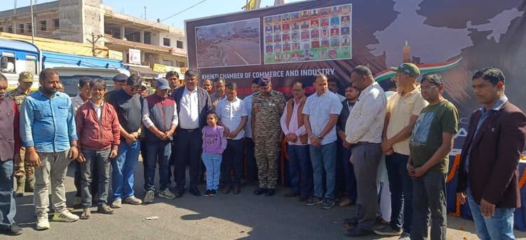 पुलवामा में शहीदों की याद में मना ब्लैक डे