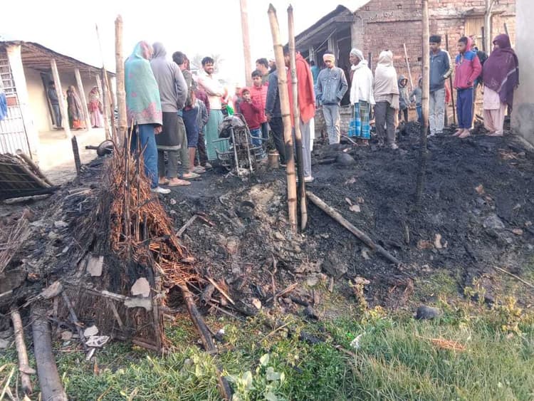 खशिया टोला में दो घर जले
