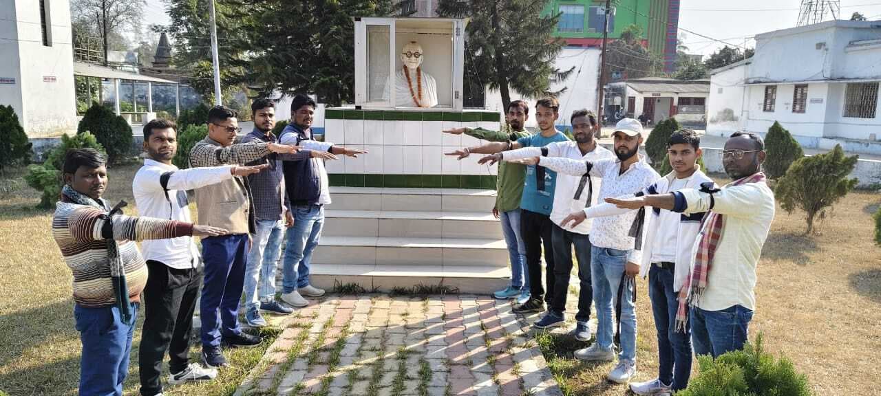 आत्मदाह करने की नौबत आने के बाद नहीं रह गया है दीक्षांत का कोई महत्व