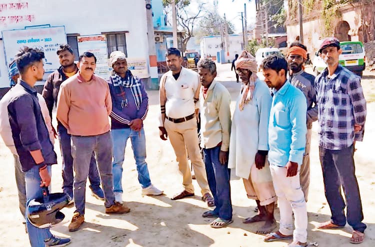 saran news. मैट्रिक परीक्षा का एडमिट कार्ड लाने स्कूल जा रही छात्रा की कंटेनर से कुचलकर मौत