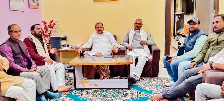 Gaya News : पार्टी जिसे टिकट देगी, वही चुनाव मैदान में आयेगा : वीरेंद्र सिंह