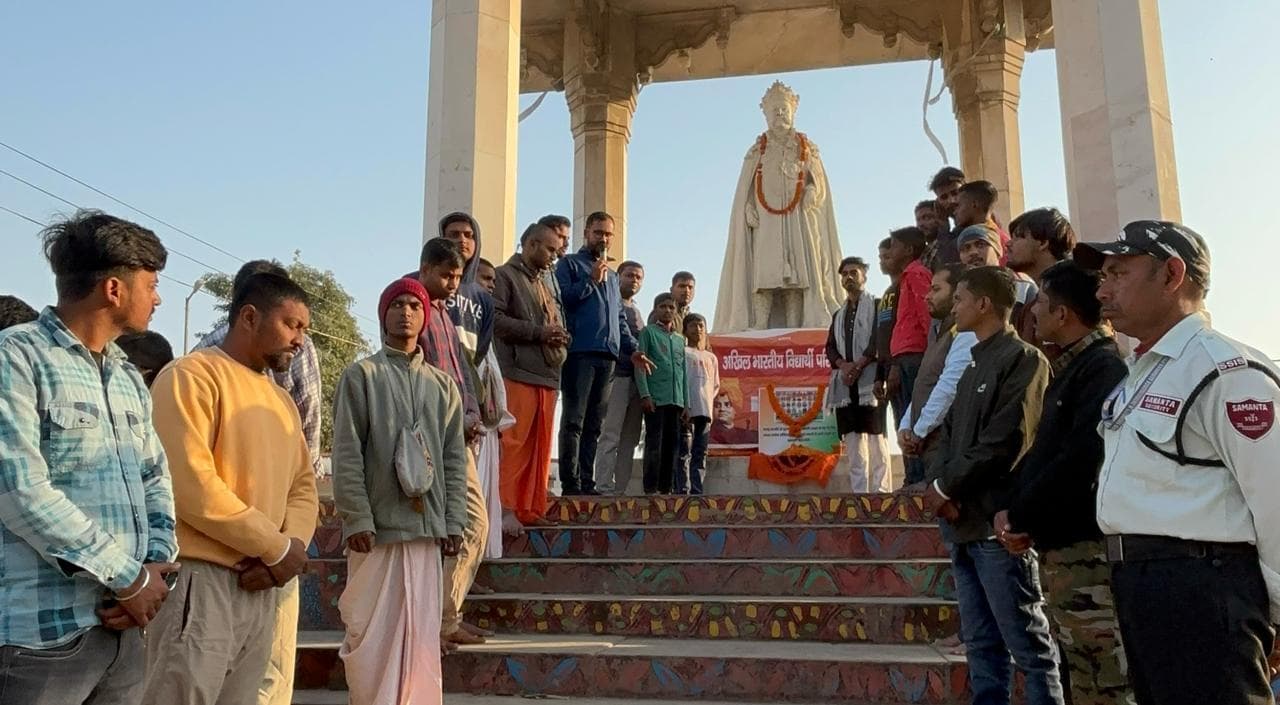 Darbhanga News : देश के लिए अपने प्राण न्यौछावर करने वाले सैनिकों पर पूरे देश को गर्व