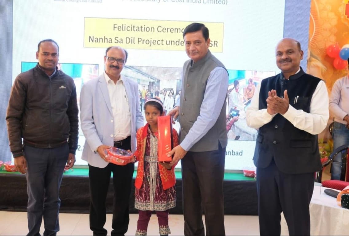 Dhanbad News : ‘नन्हा सा दिल’ परियोजना : स्वस्थ हुए बच्चों का बीसीसीएल ने किया सम्मान