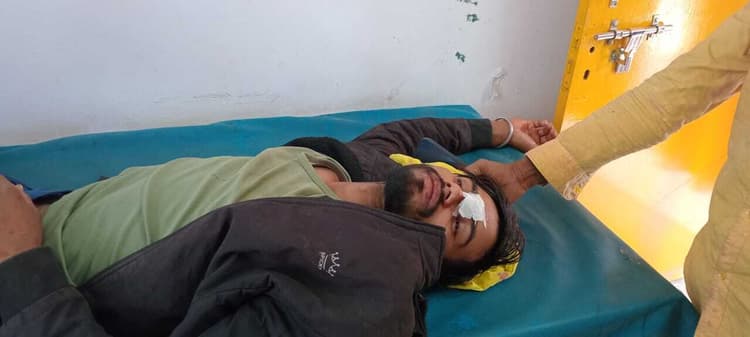 जमीन विवाद में दो पक्षों के झड़प में तीन जख्मी, केस दर्ज