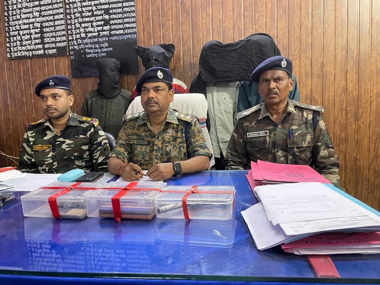 हथियार के साथ पांच अपराधी गिरफ्तार