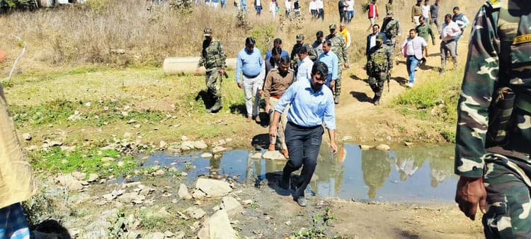 मनिका के खीराखांड़ गांव में लगा जनता दरबार