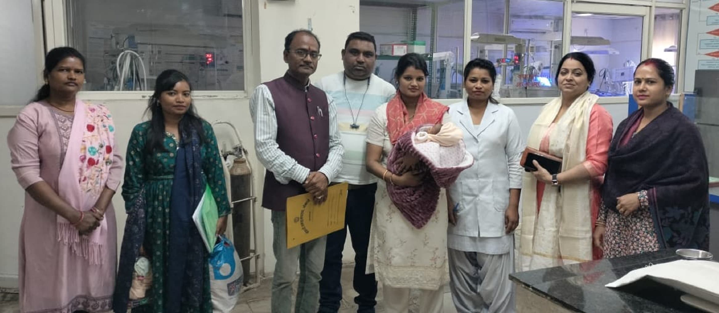 Bokaro News: नवजात को सीडब्ल्यूसी ने सौंपा धनबाद के विशेष दत्तक ग्रहण संस्था को