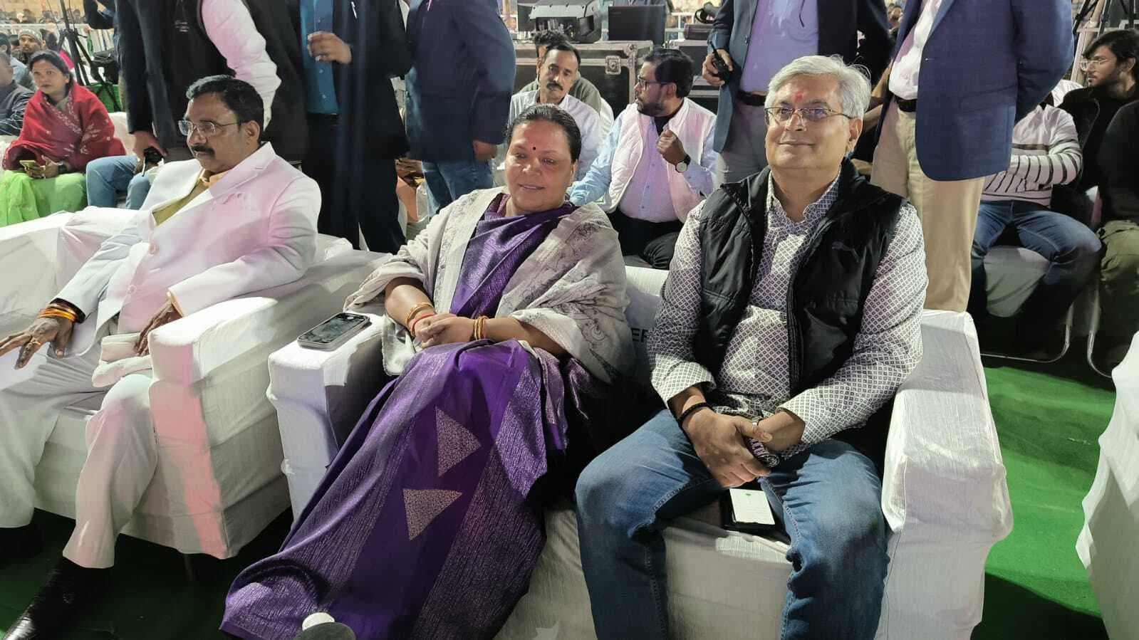 सुरों की महफिल में कुमार सत्यम की गजल गायकी ने बांधा समां