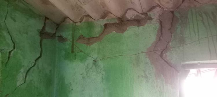 Dhanbad News : टासरा प्रोजेक्ट में हैवी ब्लास्टिंग से घरों में पड़ी दरार, ग्रामीणों ने किया चक्का जाम